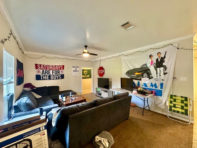 1231 Wood Ave Unit B