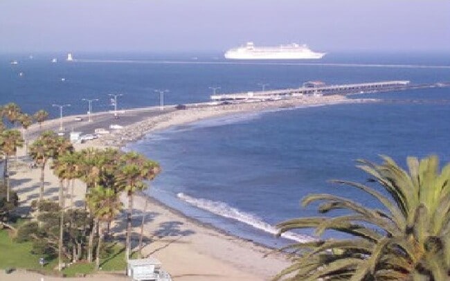 La playa de Cabrillo está a solo 3 cuadras de tu puerta. - 536 39th W St