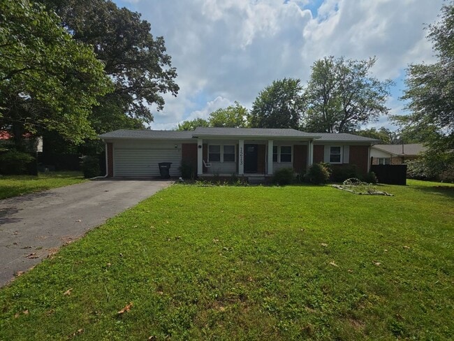 Building Photo - Bright and Spacious 3 Bedroom Furnished Rental