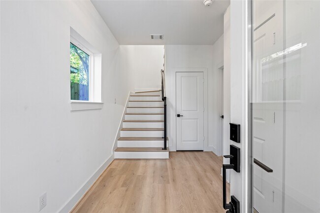 Photo - 4039 Buck St