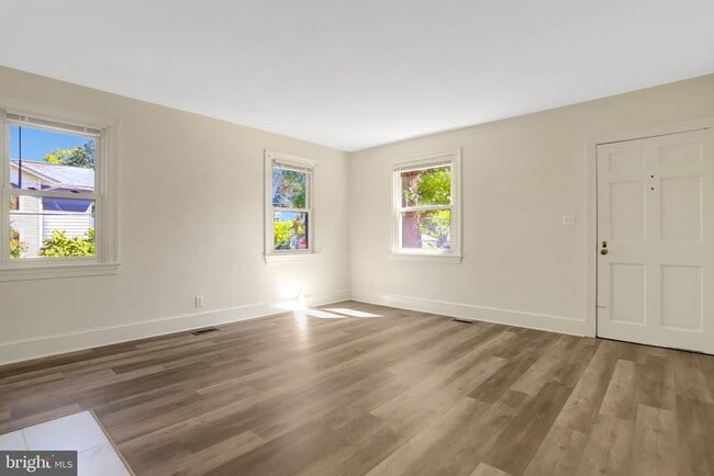 34 E Walnut St