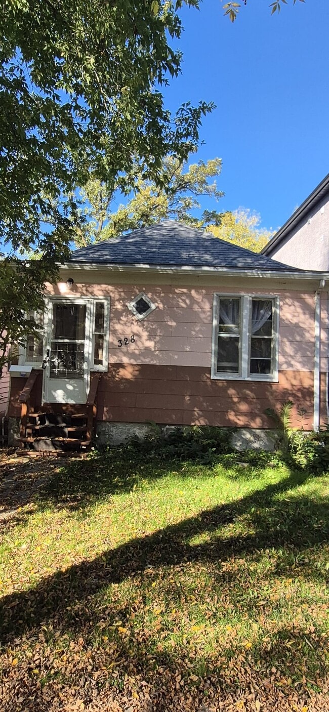 Building Photo - 328 Rutland St