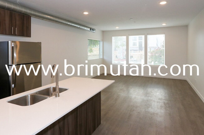 Photo - 945 S Washington St