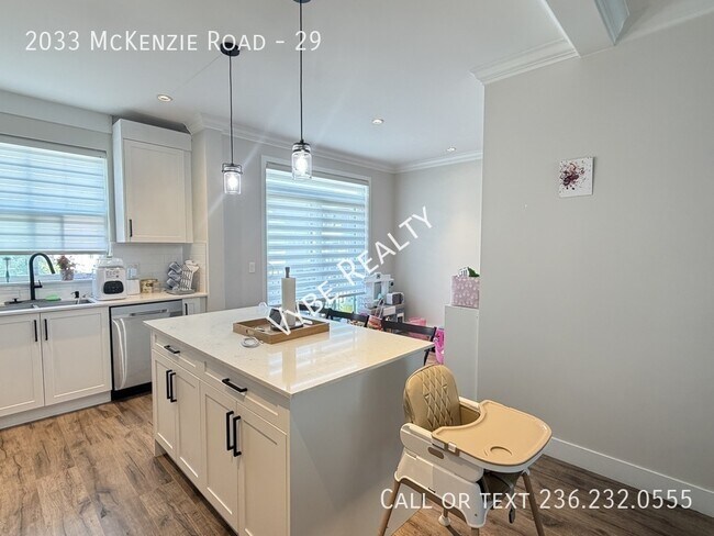 Photo - Beautiful Townhouse - Prime Location