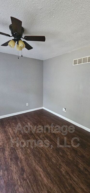 Photo - 721 N 70th Terrace