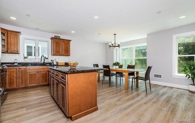 186 Woodside Ave Unit 184