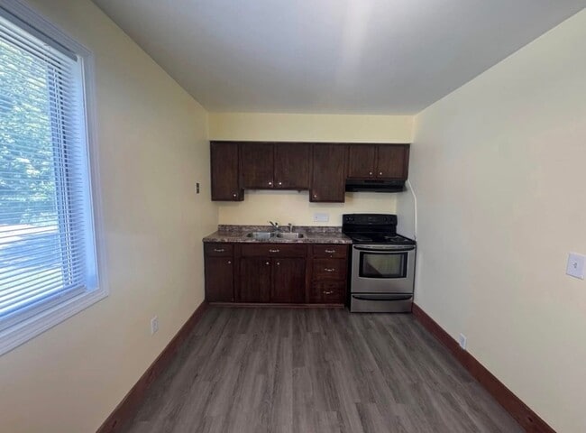 Photo - 1027-1029 Elwood st Unit 1029 elwood st