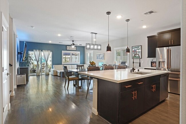 Photo - Spacious 5 Bedroom Home in Lodi with 1st f...