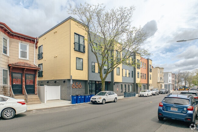 Photo - 656 Saratoga Street