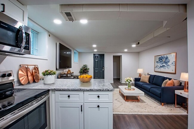 Building Photo - 116-118 N 32nd Avenue Unit 118 N 32nd Avenue #3