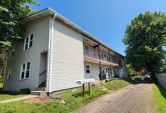 2 Bedrooms, 1 Bathroom Northside Apartment... - 2 Bedrooms, 1 Bathroom Northside Apartment... Unidad 1