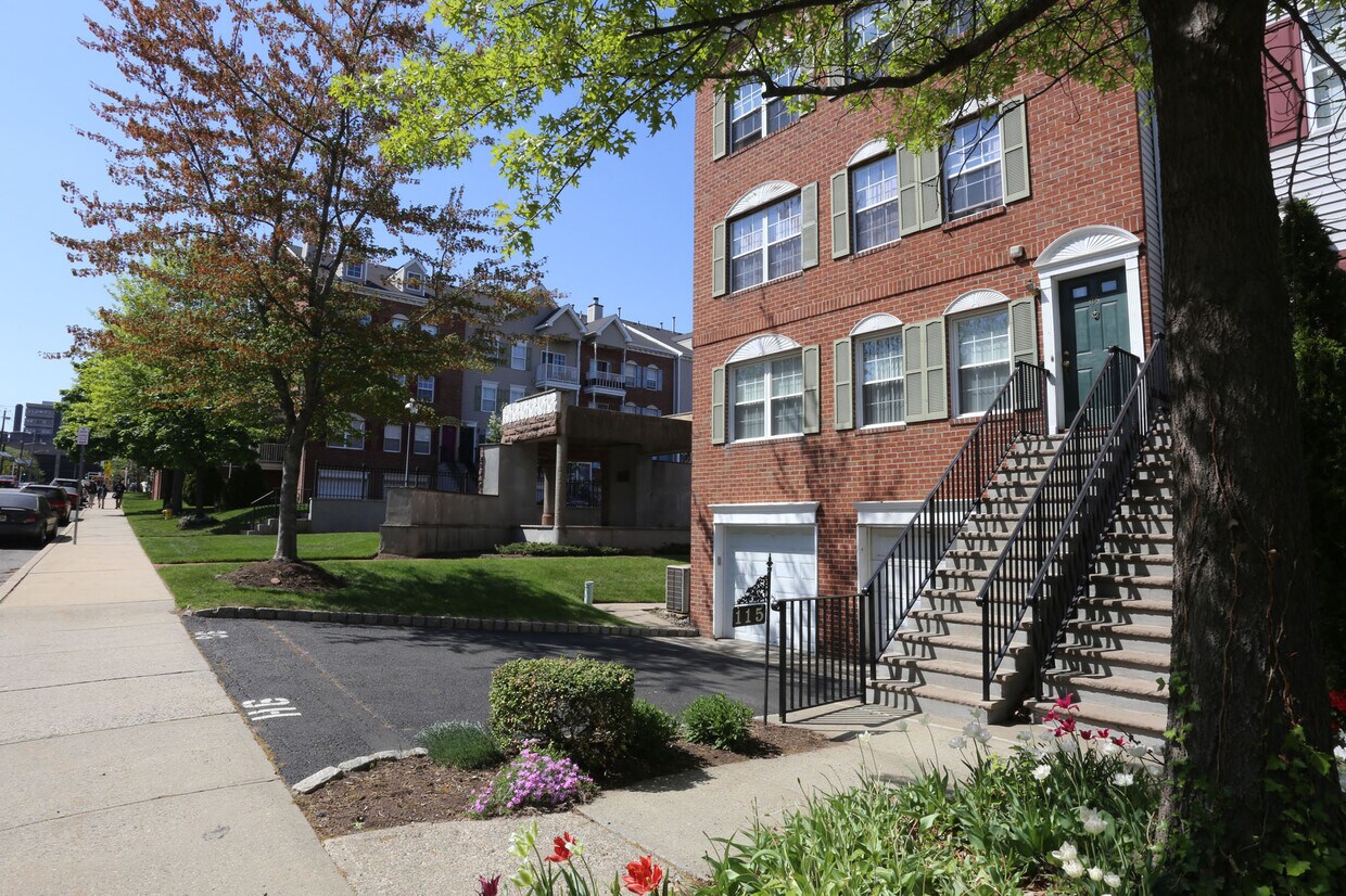 Photo - 45 Krueger Ct (Newark, NJ)