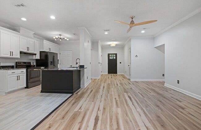 Photo - 202 Wynn Rd