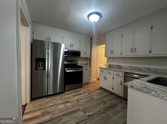 Photo - 300 N College St