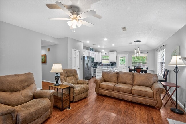 Photo - 1017 Pin Oak Dr