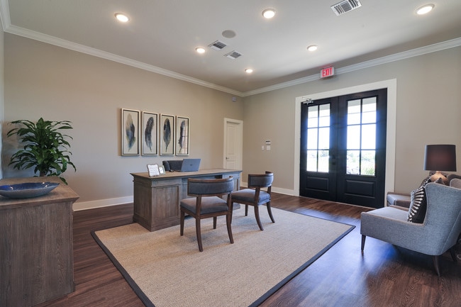 Leasing affice