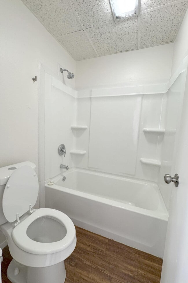 Photo - Linda Lane Apartments