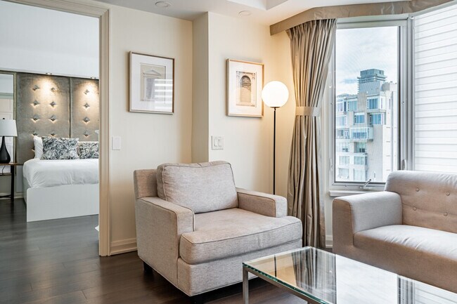 Building Photo - 155 Yorkville Ave