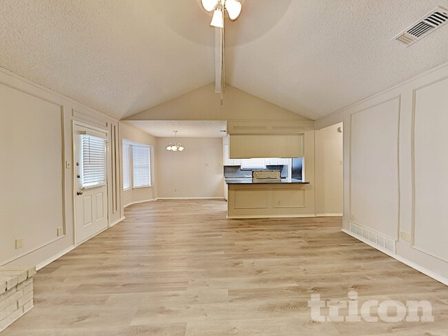 Photo - 802 Wind Brooke Dr