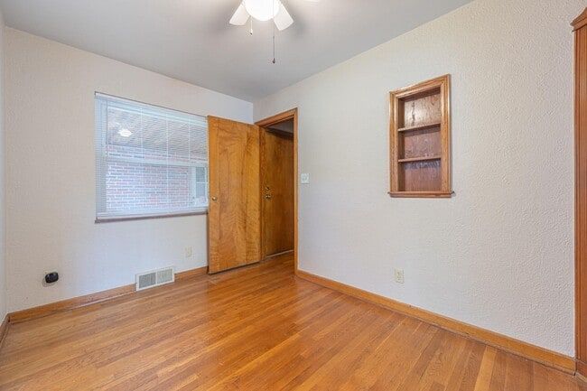 Photo - 1822 W Schantz Ave