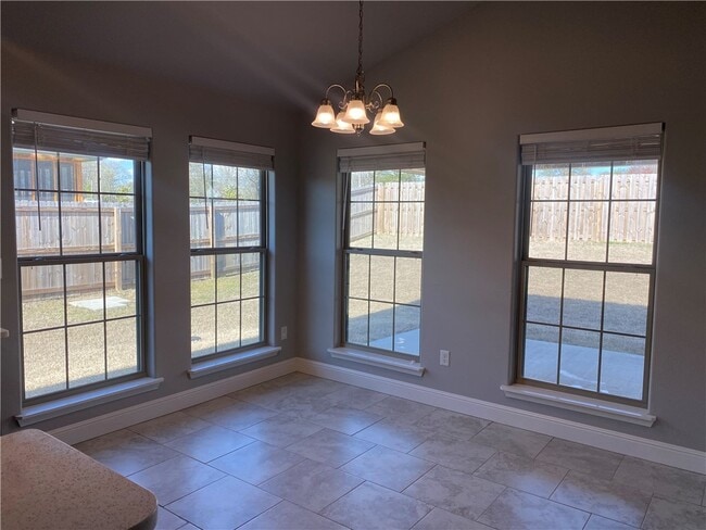 Photo - 3550 Macintosh Way