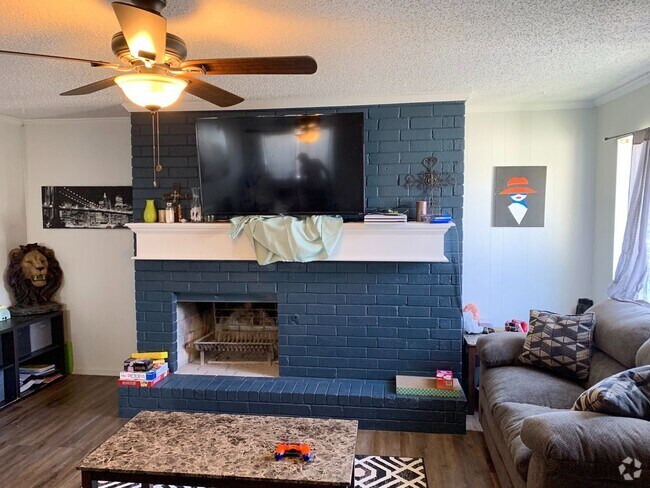 Building Photo - 614 N Elkhart Ave Unit B Rental