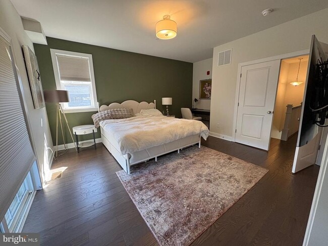 Photo - 202 Charles Ellis Dr