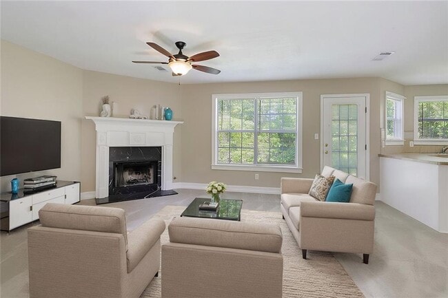 Photo - 312 Eagle Way