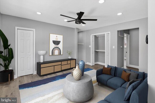 Building Photo - 146 Joliet St Unit B