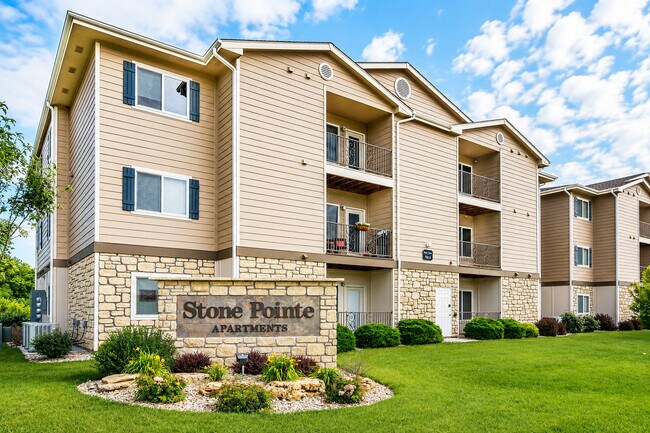 Photo - Stone Pointe Apartments