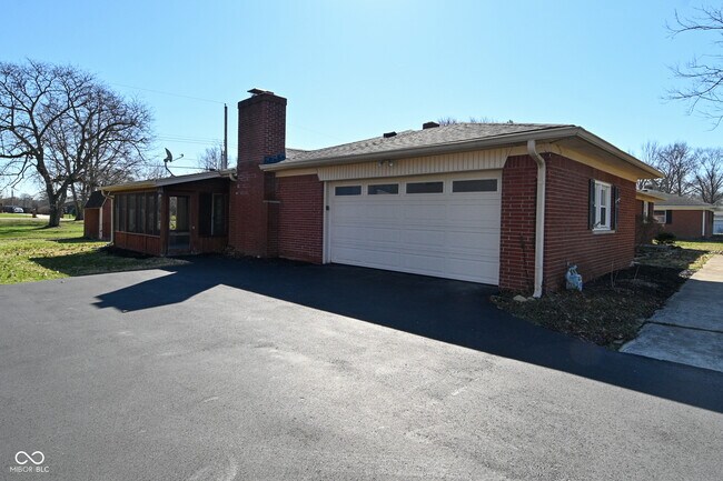 Photo - 6347 Breamore Rd