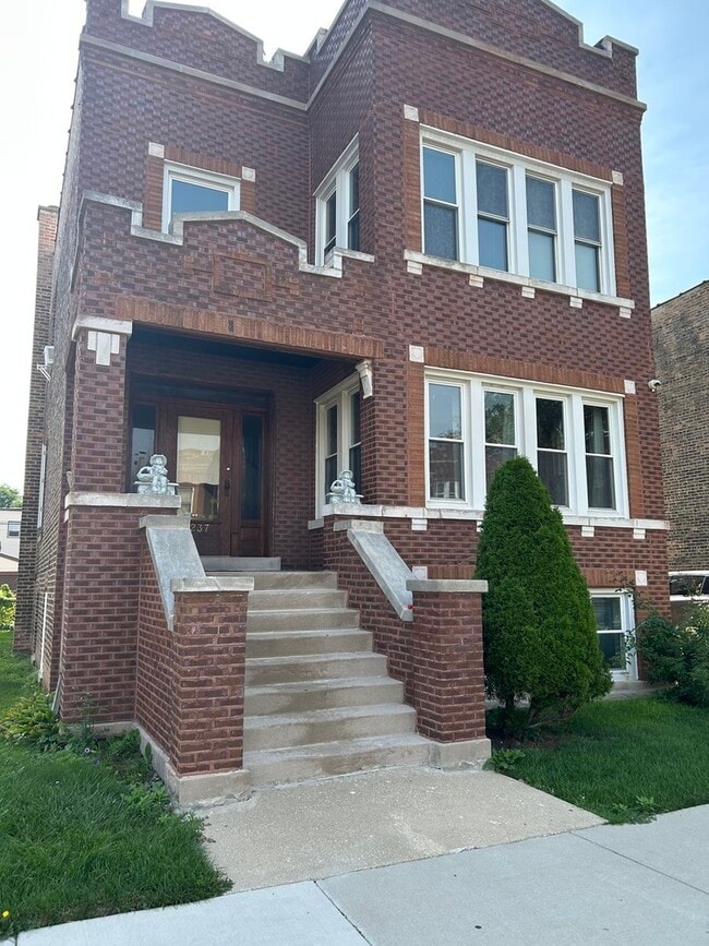Building Photo - 2237 Elmwood Ave Unit 1