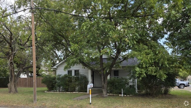 Building Photo - 300 N Jefferson St Rental