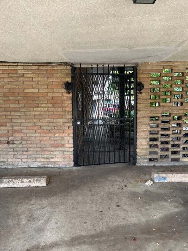 Photo - 4624 Bell St