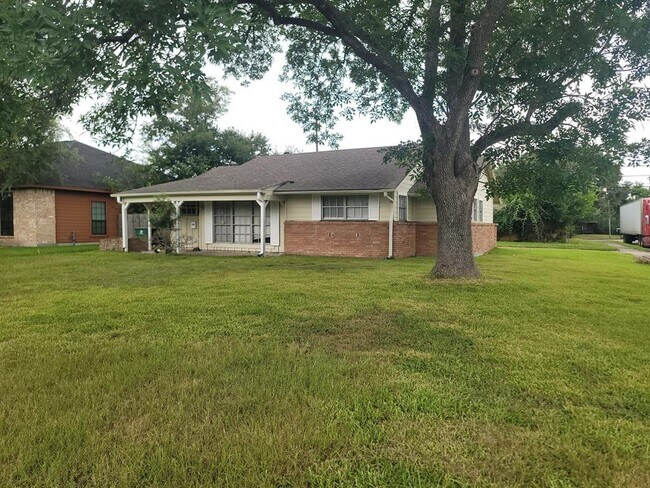 Building Photo - 5827 Reed Rd Rental