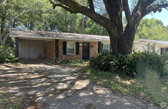 Building Photo - 701 Merritt Dr Rental
