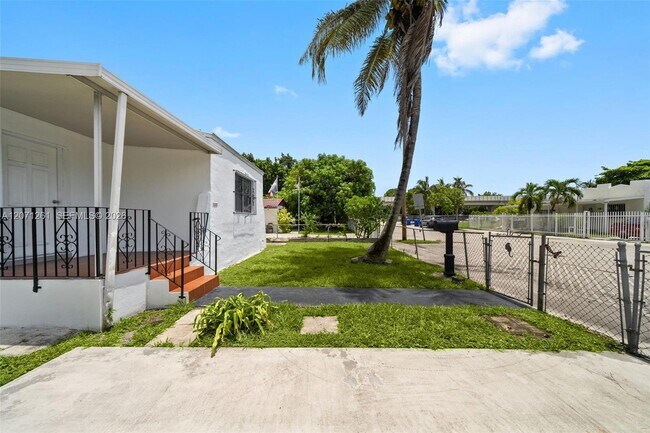 Photo - 1227 NW 27th St