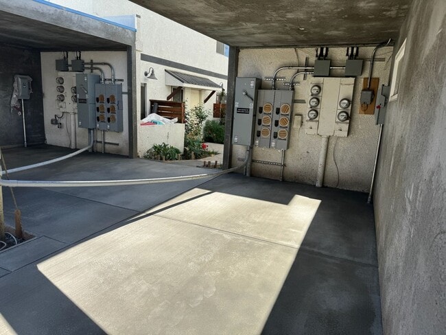 Photo - Stylish Newhall ADU | Modern Comfort Meets... Unidad 10