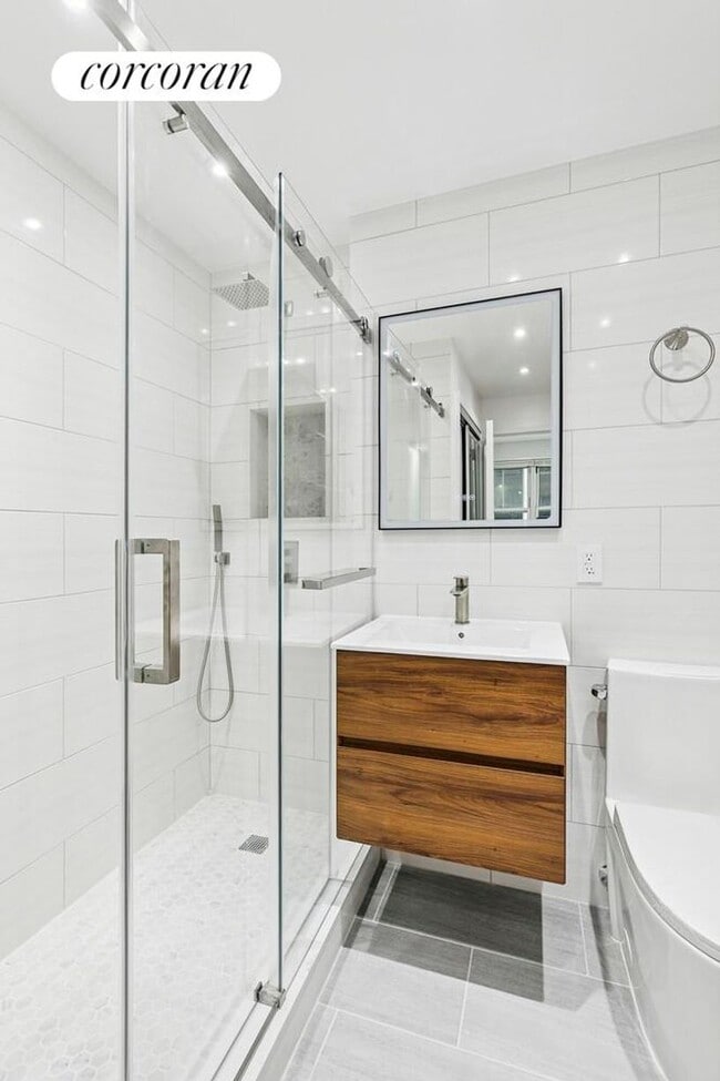 Photo - 77 W 55th St