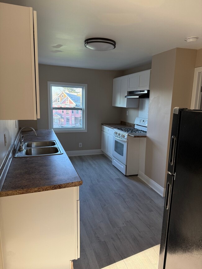 Building Photo - 139 W Bissell St Unit 3