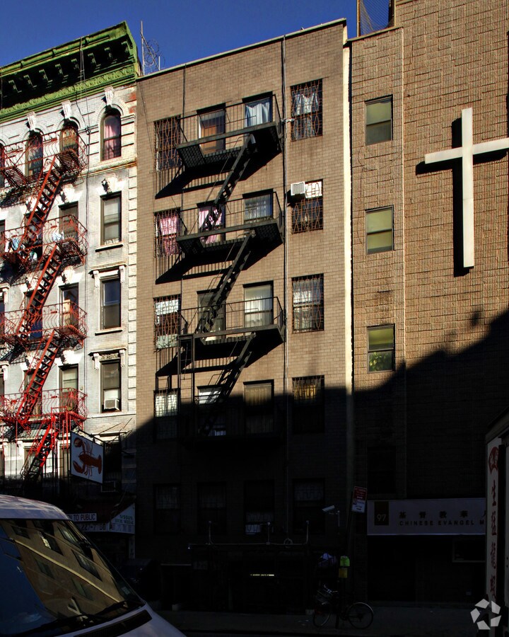 Photo - 95 Madison St