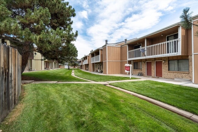 Photo - 2 bedroom 3 bath Updated townhome in Lakewood!