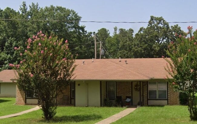 Photo - 1001 Lakeview Dr