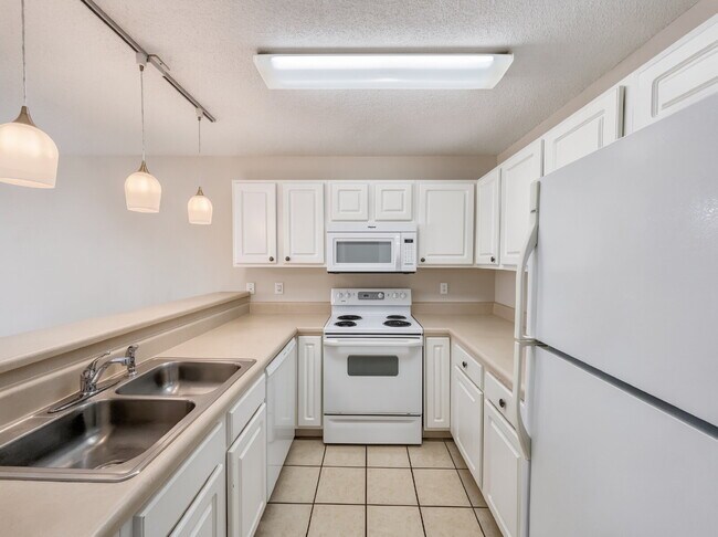 Photo - "Charming 2-Bed Townhouse Retreat on Scenic Oak Ln!"