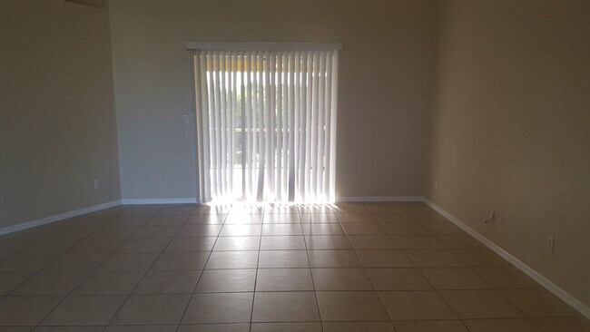 Photo - 1405 NE 5th Pl