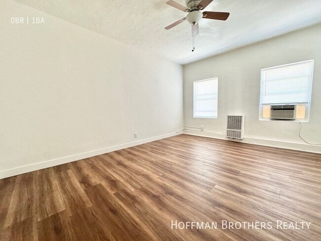 Photo - 800 N Las Palmas Ave Unidad 101