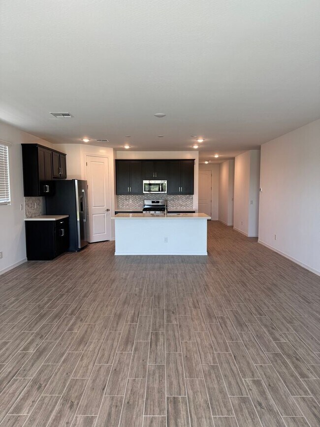 Building Photo - BRAND NEW HOME IN ALORAVITA IN PEORIA