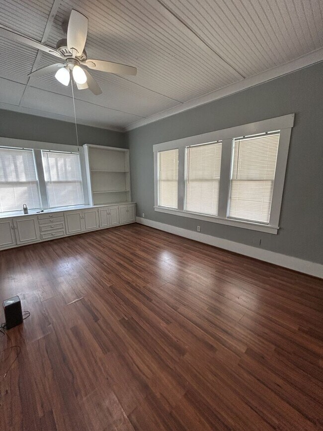 Photo - This One is a Stunner!  5br/3ba A MUST-SEE! - $1600/Mo!  Now Offering Short-Term Leasing!