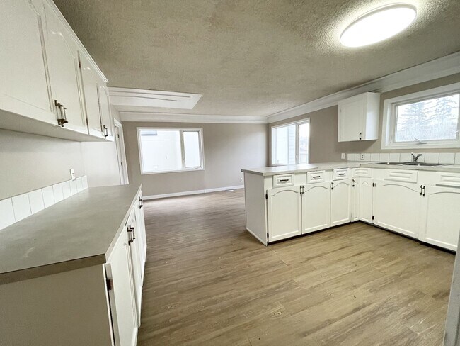 Photo - 4324 Bowness Rd NW