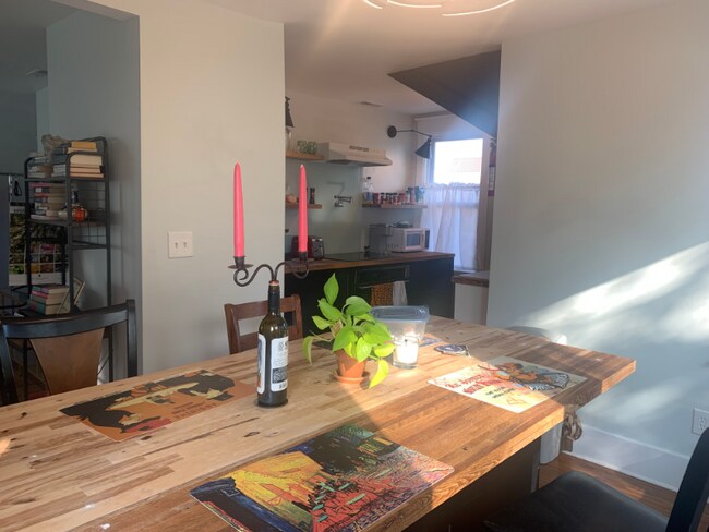 Photo - 3247 Gillham Plaza